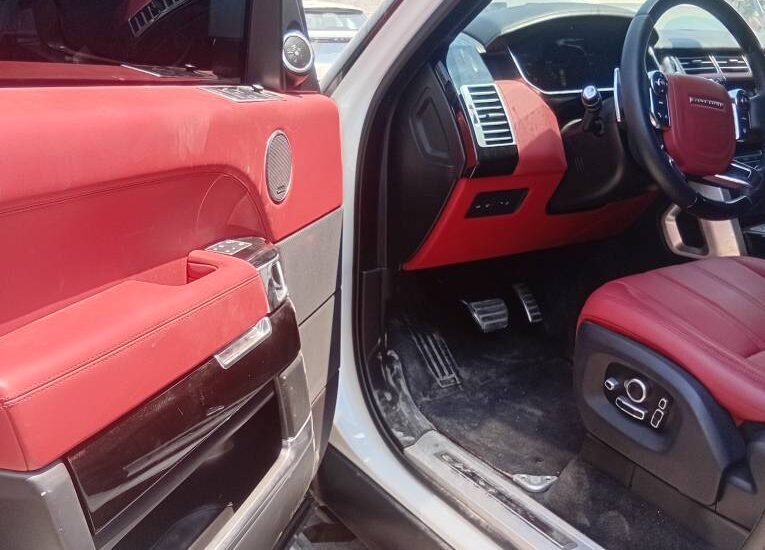 رنجروور اتوبیوگرافی ووگ